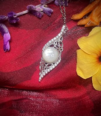 Arian Mother of Pearl Twisted Trinity - Large